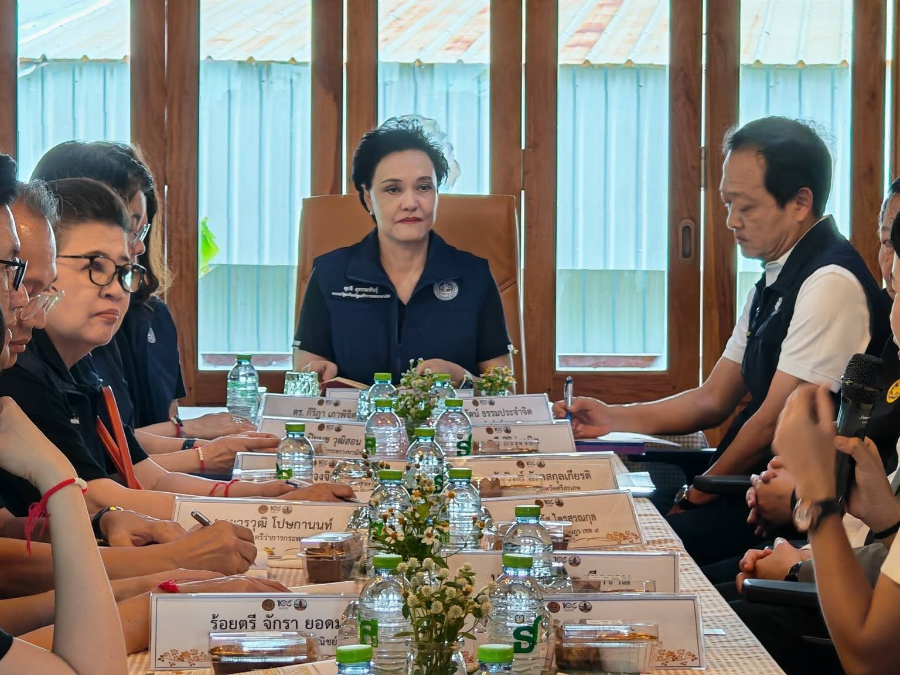 ร่วมให้การต้อนรับ นางศุภจี สุธรรมพันธุ์ รองนายกรัฐมนตรีและรัฐมนตรีว่าการกระทรวงพาณิชย์และร่วมประชุมหารือแนวทางการส่งเสริมตลาดสินค้าพืชและสัตว์เศรษฐกิจ